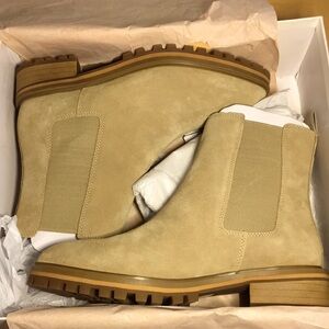 Quince Suede Chelsea Ankle Boot in Desert Tan Color, Ladies Size 9, Brand New